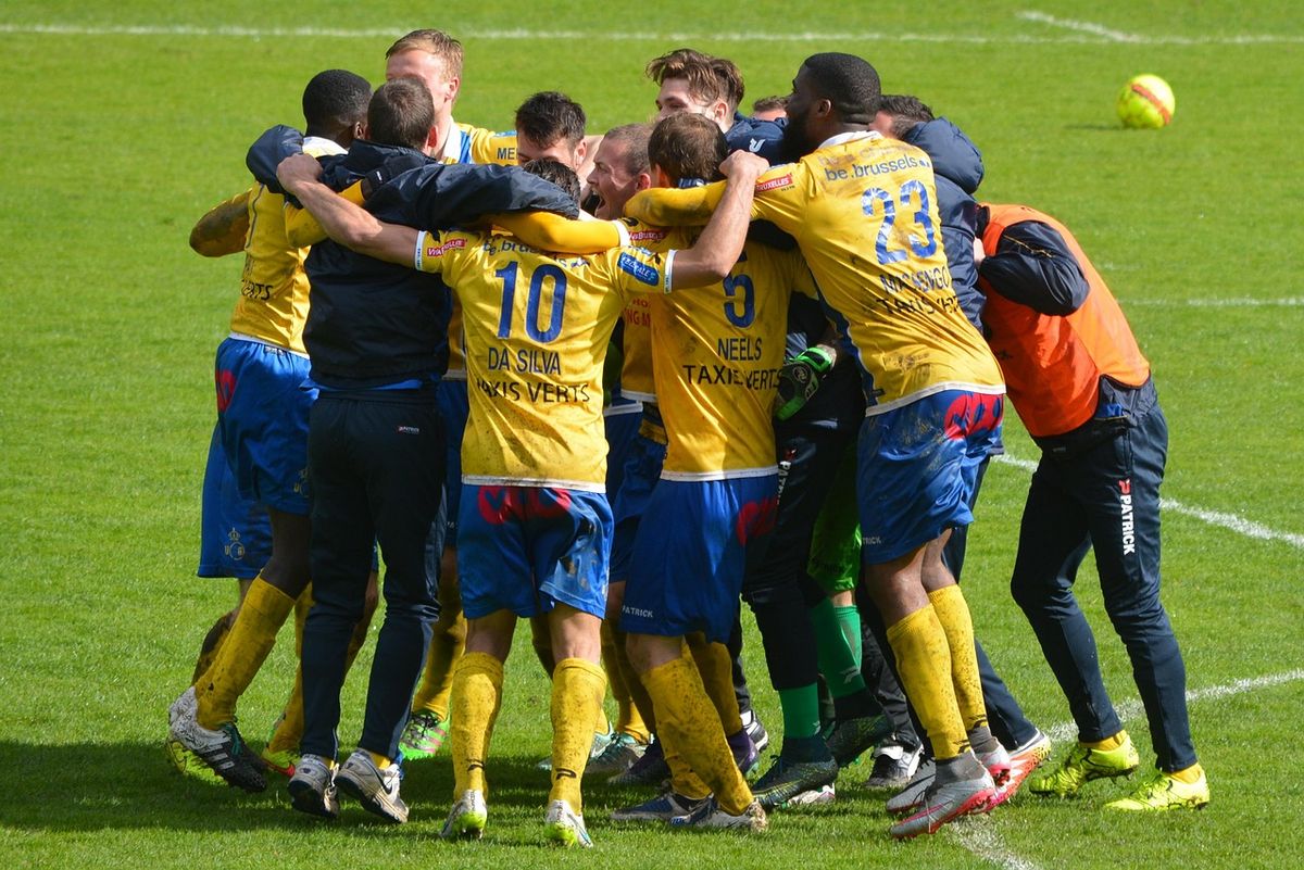 Perbedaan Formasi 4-3-3, 4-4-2, dan 3-5-2 dalam Sepak Bola